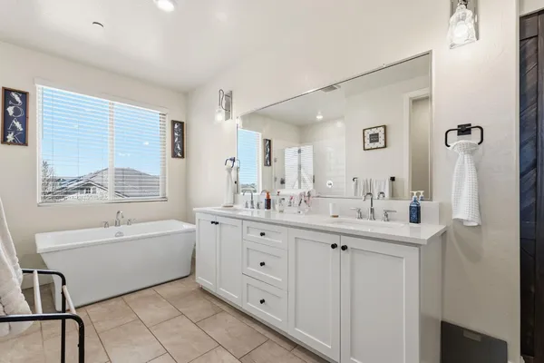 $869,900 | 785 Ponderosa Way, Madera, CA 93636