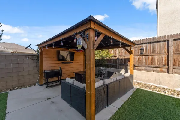 $869,900 | 785 Ponderosa Way, Madera, CA 93636
