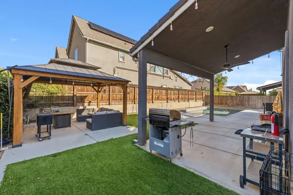 $869,900 | 785 Ponderosa Way, Madera, CA 93636