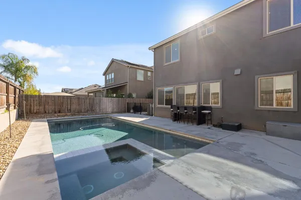 $869,900 | 785 Ponderosa Way, Madera, CA 93636