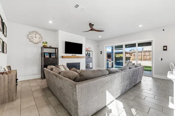 $869,900 | 785 Ponderosa Way, Madera, CA 93636