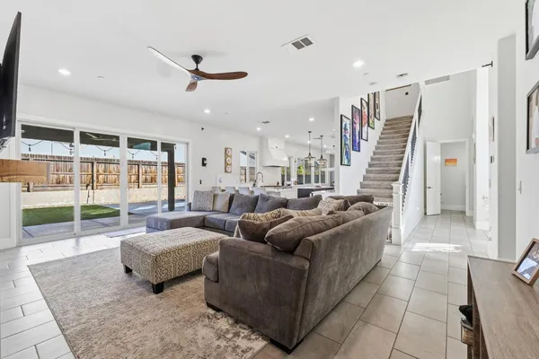 $869,900 | 785 Ponderosa Way, Madera, CA 93636