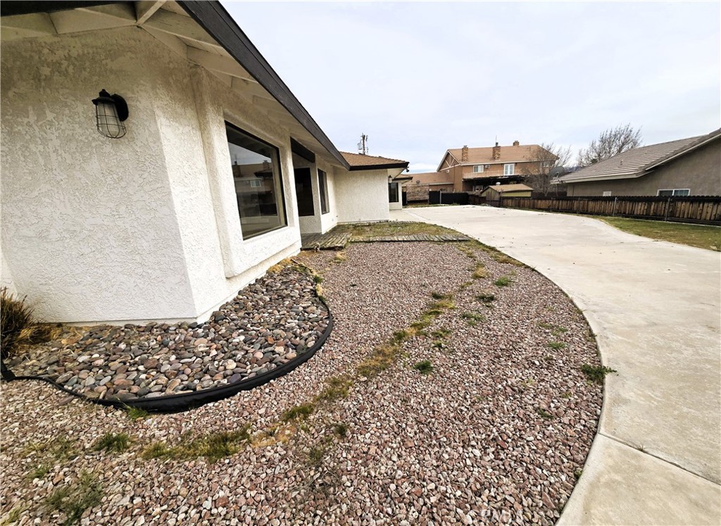 13809 Titonka Road Apple Valley, CA 92307 - Photo 3 of 28