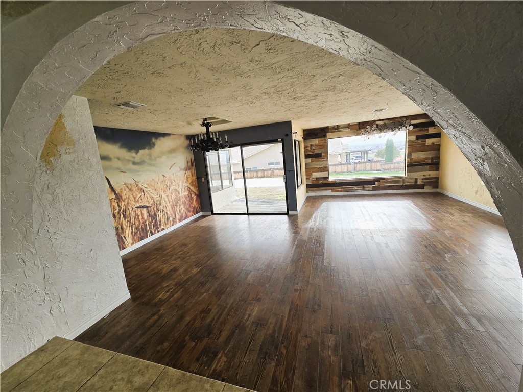 13809 Titonka Road Apple Valley, CA 92307 - Photo 5 of 28