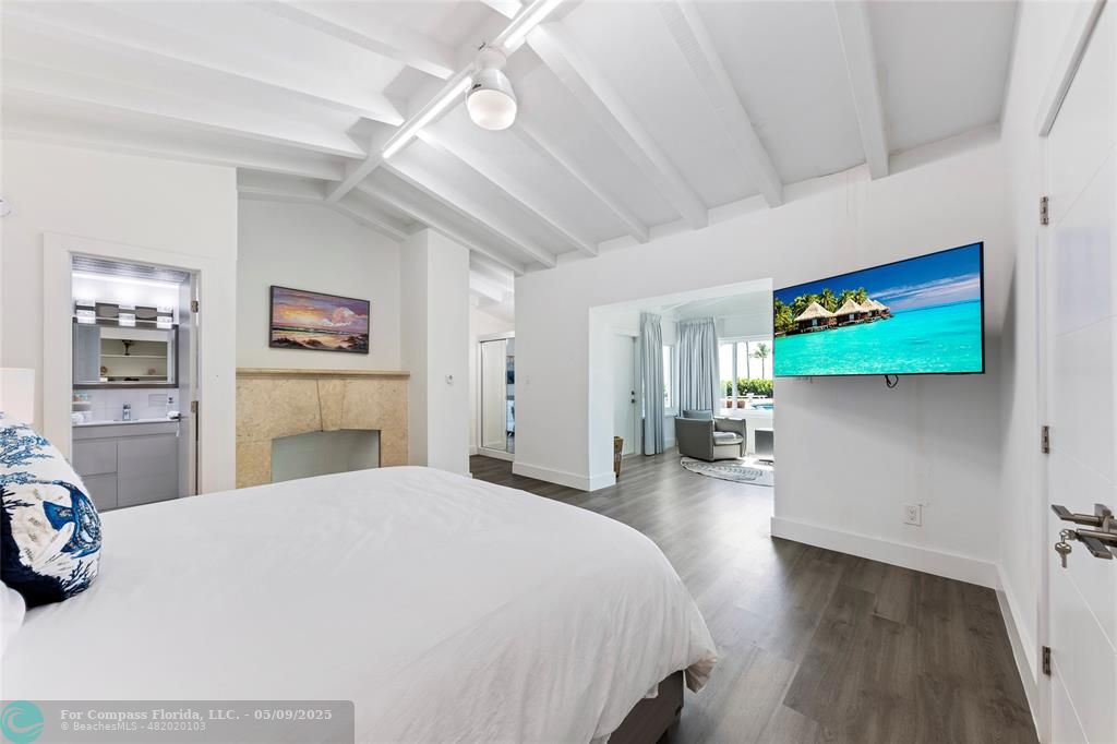 1663 North Fort Lauderdale Beach Boulevard Fort Lauderdale, FL 33305 - Photo 20 of 39 a spacious bedroom with a bed and a flat tv screen