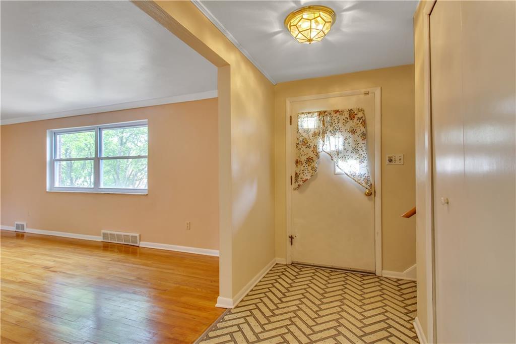 219 Rush Valley Road Monroeville, PA 15146 - Photo 3 of 25 Gallery Image 3