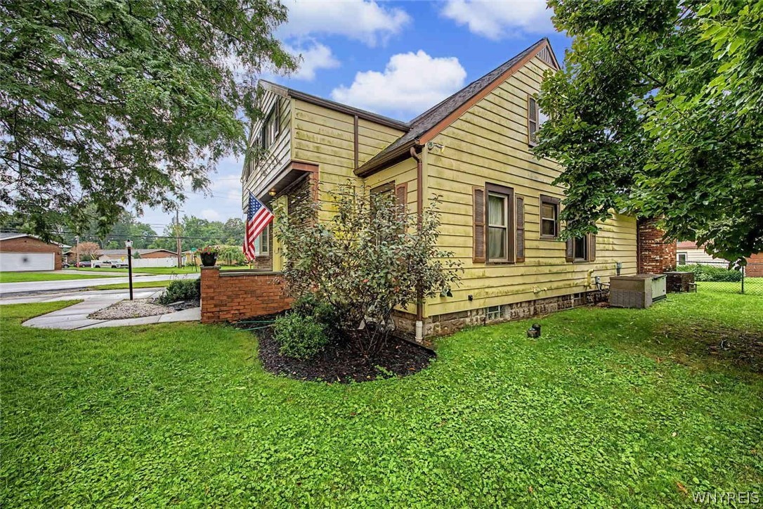 2020 Tuscarora Road Niagara, NY 14304 - Photo 7 of 50 Gallery Image 7