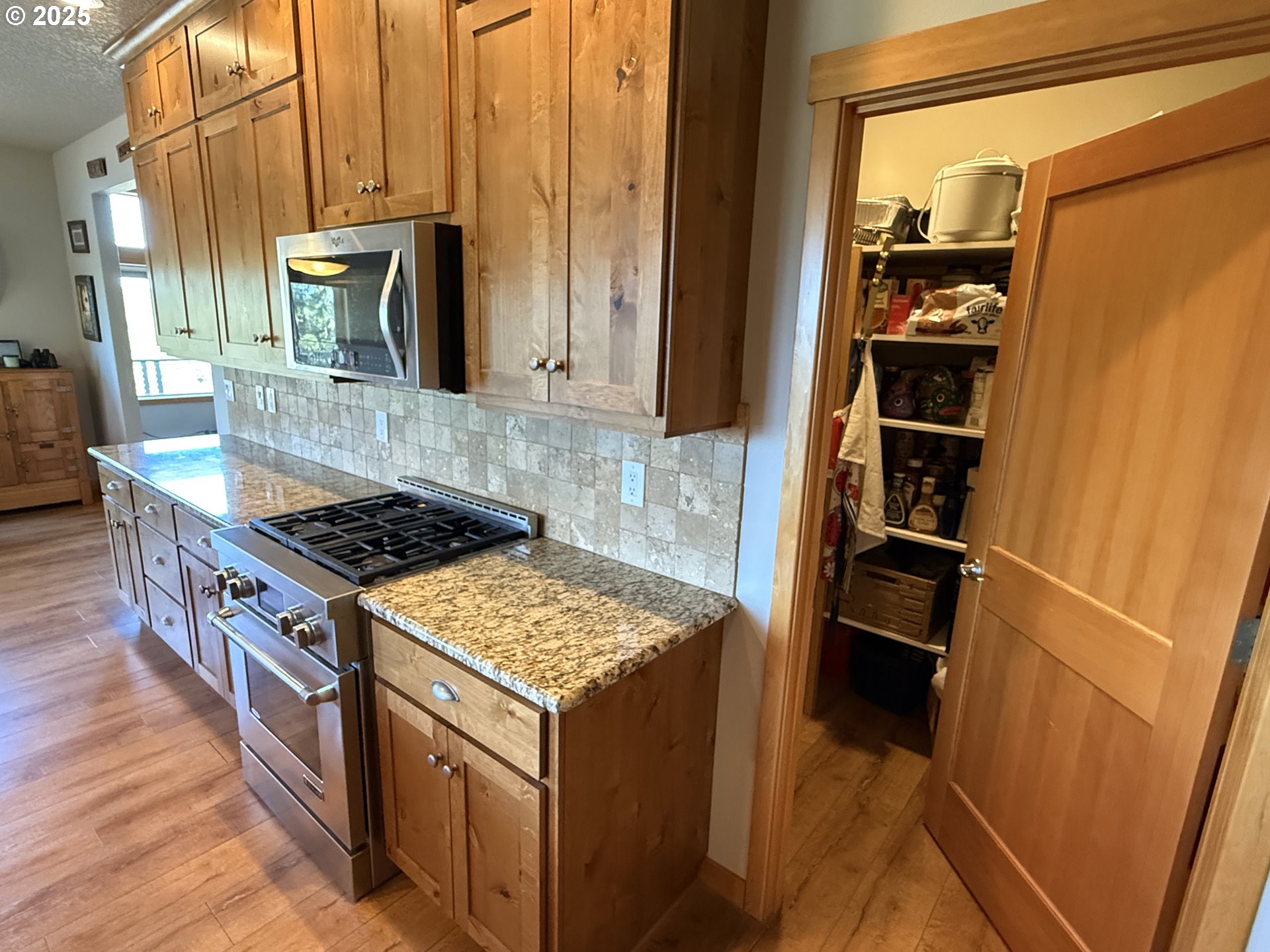 12 Keystone Drive Goldendale, WA 98620 - Photo 24 of 48 a kitchen with a stove and a refrigerator