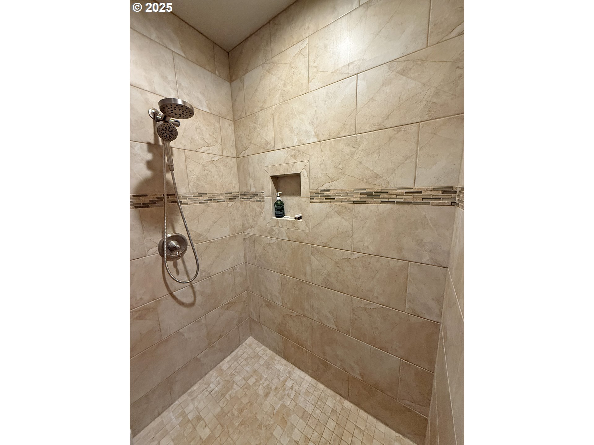 12 Keystone Drive Goldendale, WA 98620 - Photo 31 of 48 a bathroom with a shower