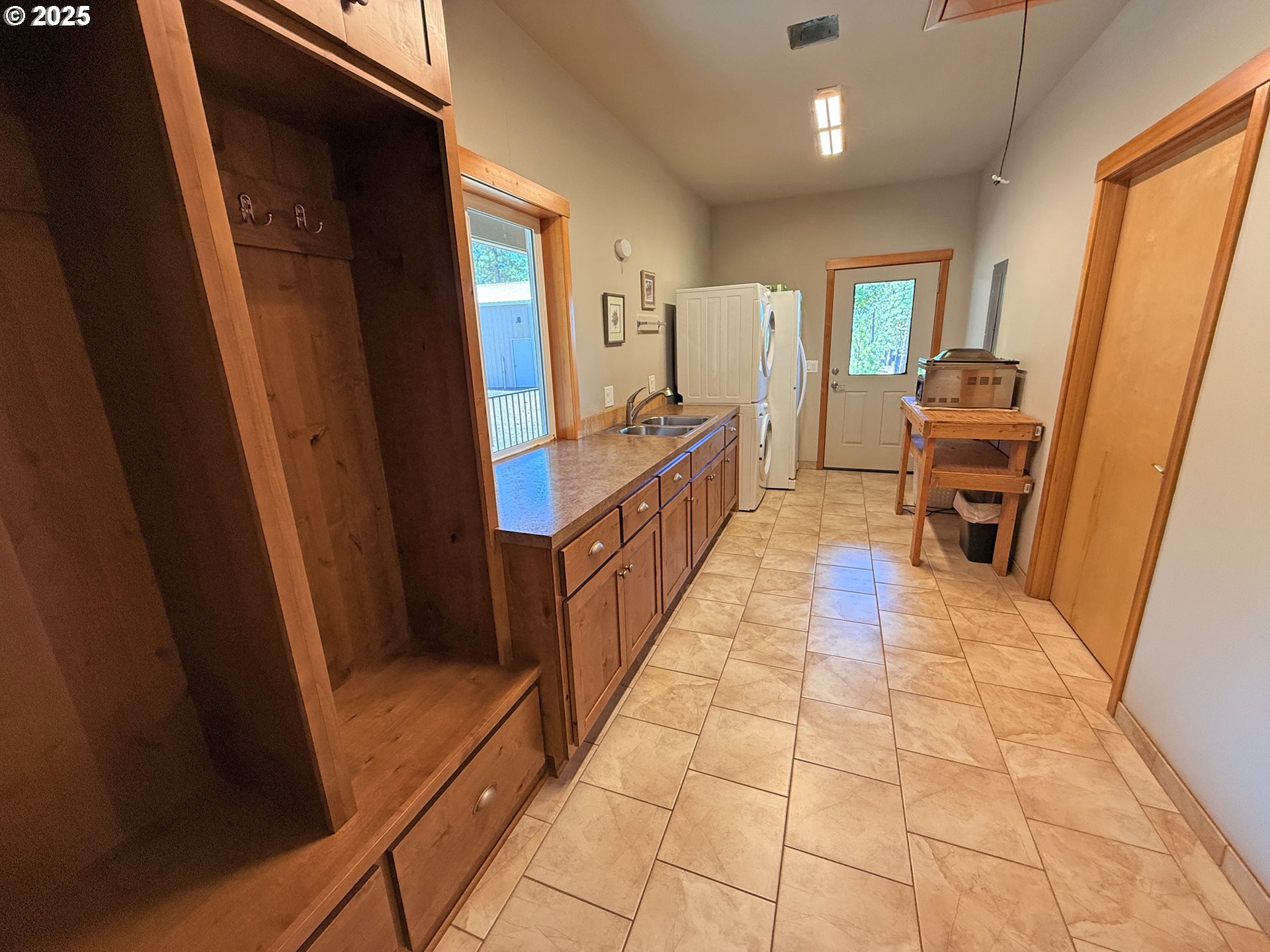 12 Keystone Drive Goldendale, WA 98620 - Photo 39 of 48 a bathroom with a sink a mirror and a toilet