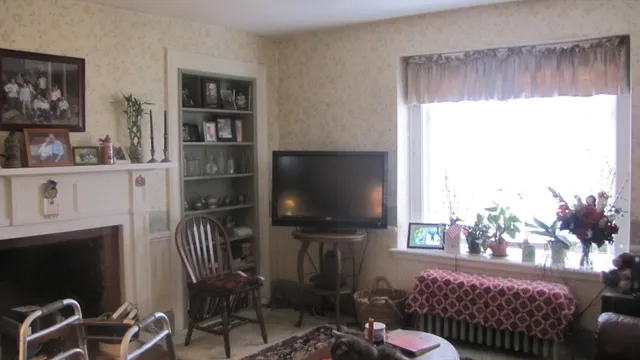 $1,595 | 1031 Main Street, Unit 1, Ashby, MA 01431