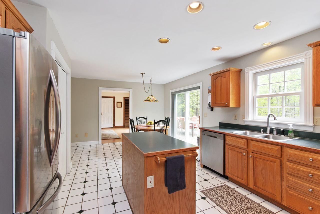 4 Springbrook Lane Scarborough, ME 04074 - Photo 9 of 36 104springbrooklane2012hires