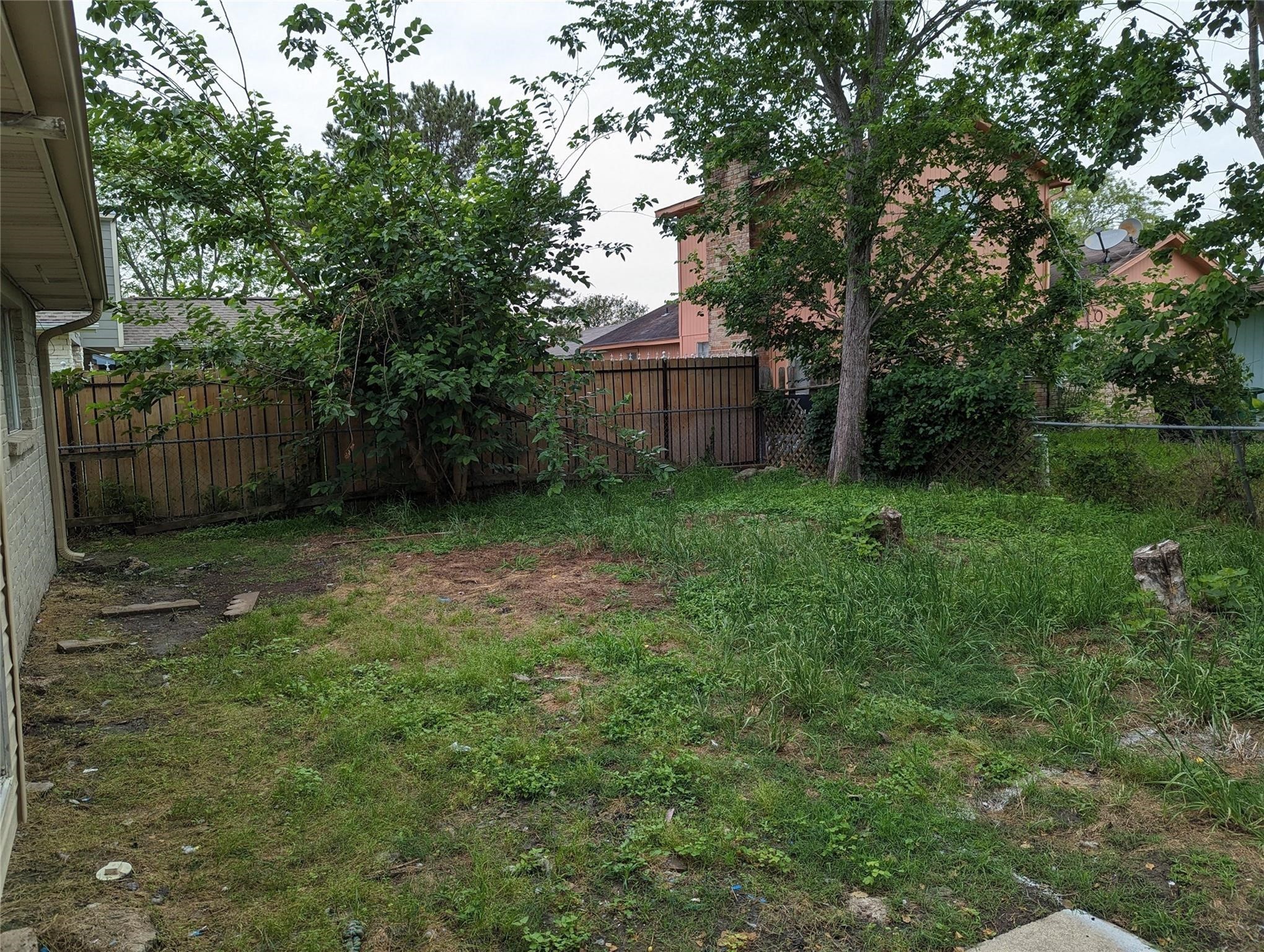 5150 Prairie Ridge Road Houston, TX 77053 - Photo 13 of 14 a view of a backyard