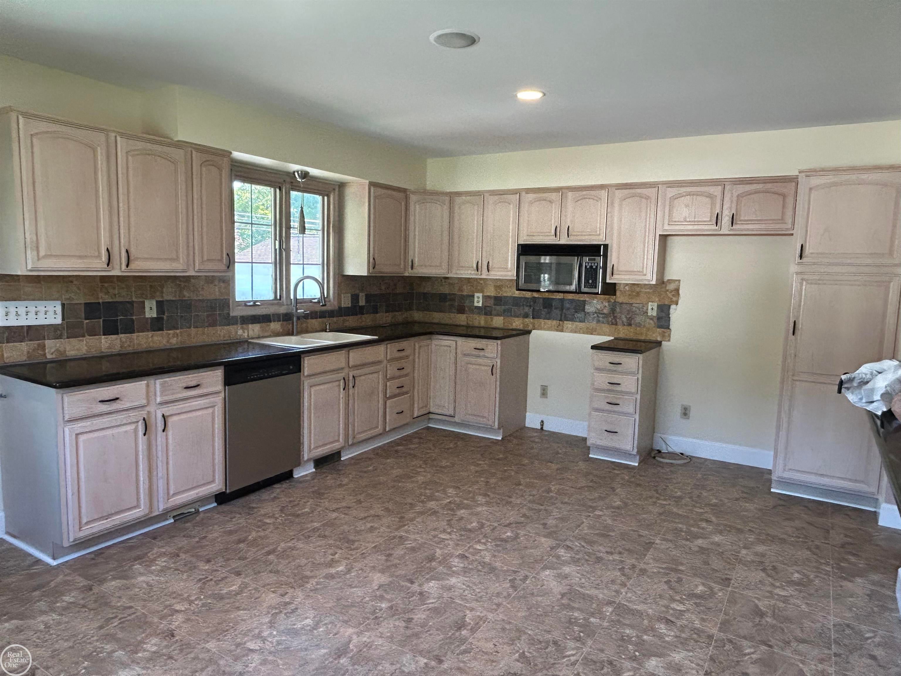 3255 Hessel Avenue Rochester Hills, MI 48307 - Photo 6 of 30 Gallery Image 6
