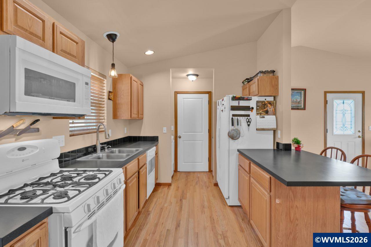 1737 Southwest 13th Avenue Albany, OR 97321 - Photo 14 of 40 Gallery Image 14