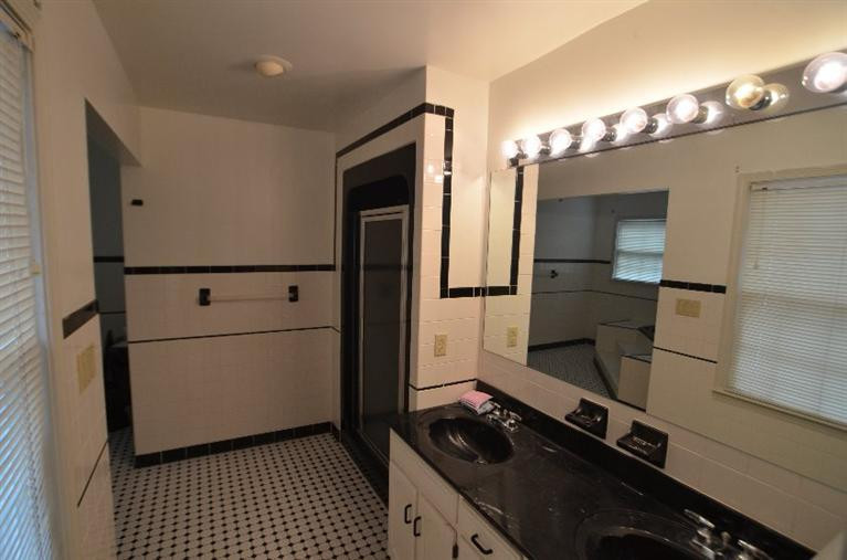 655 Caudill Road Stanton, KY 40380 - Photo 40 of 60 Large Owner's Bathroom!