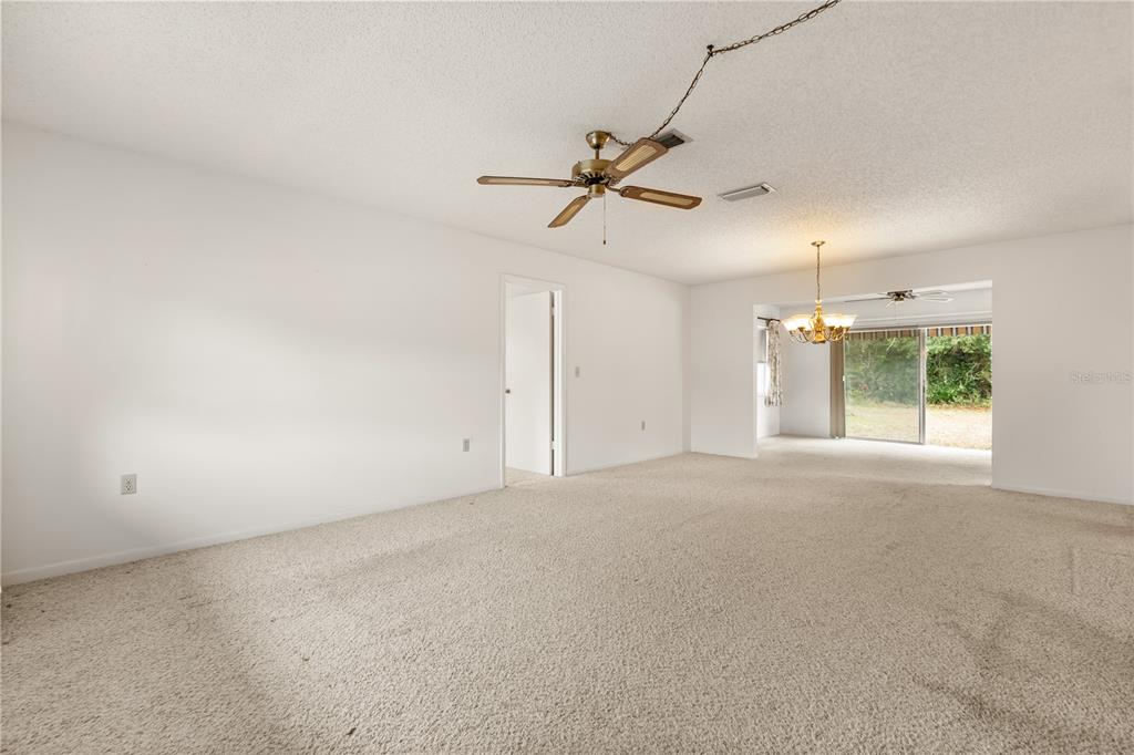 15218 Southwest 43rd Terrace Road Ocala, FL 34473 - Photo 4 of 30 en empty room with windows and fan