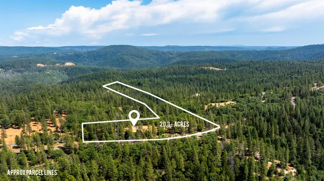 a view of a tennis court