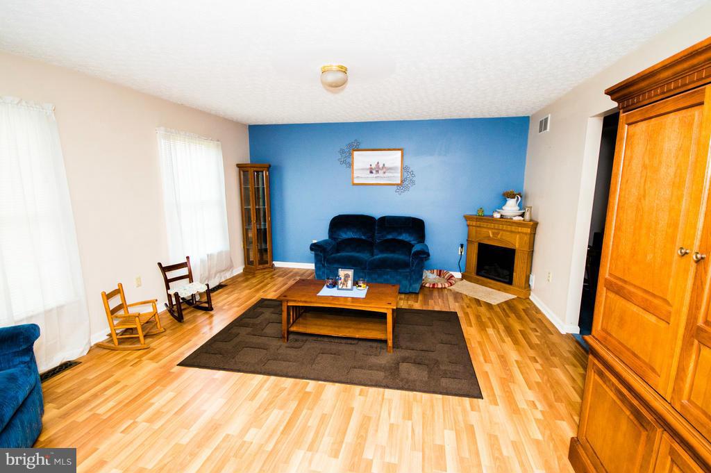 329 Cougill Road Middletown, VA 22645 - Photo 3 of 19 Interior (General)