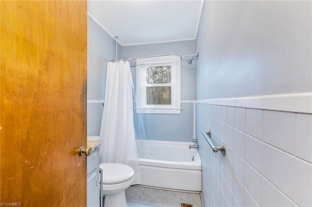 286 Pike Road Moravian Falls, NC 28654 - Photo 18 of 38 Hallway Bath #1