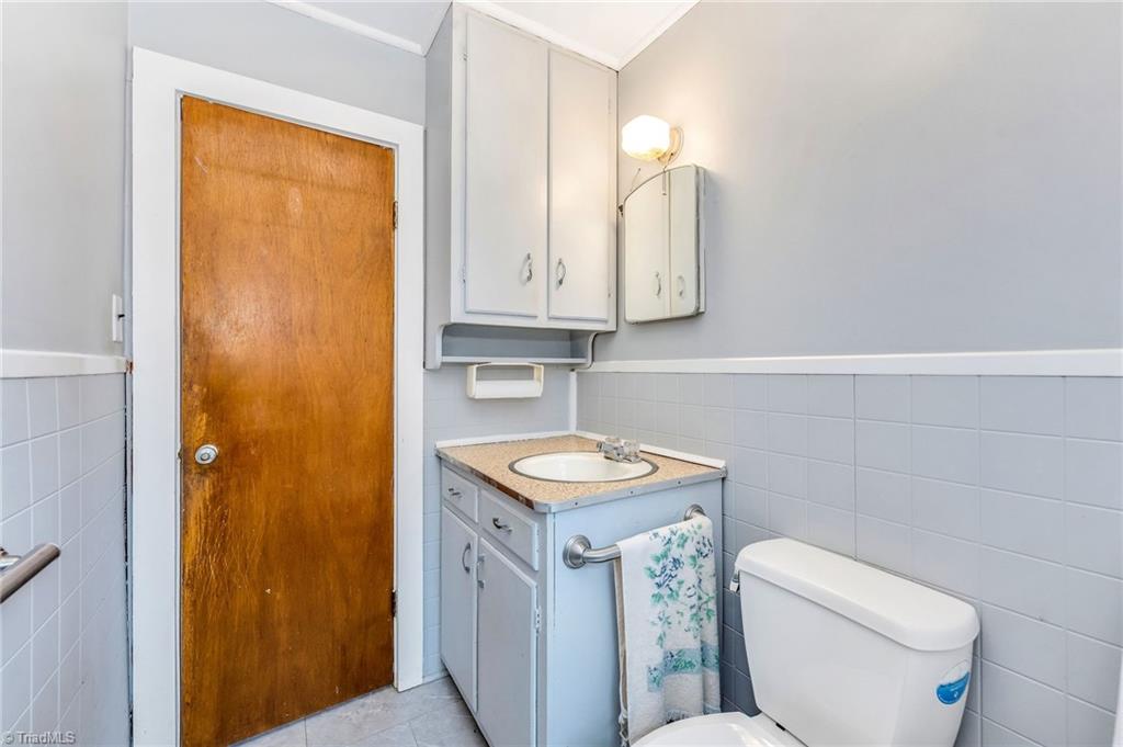 286 Pike Road Moravian Falls, NC 28654 - Photo 19 of 38 Hallway Bath #1 from tub area