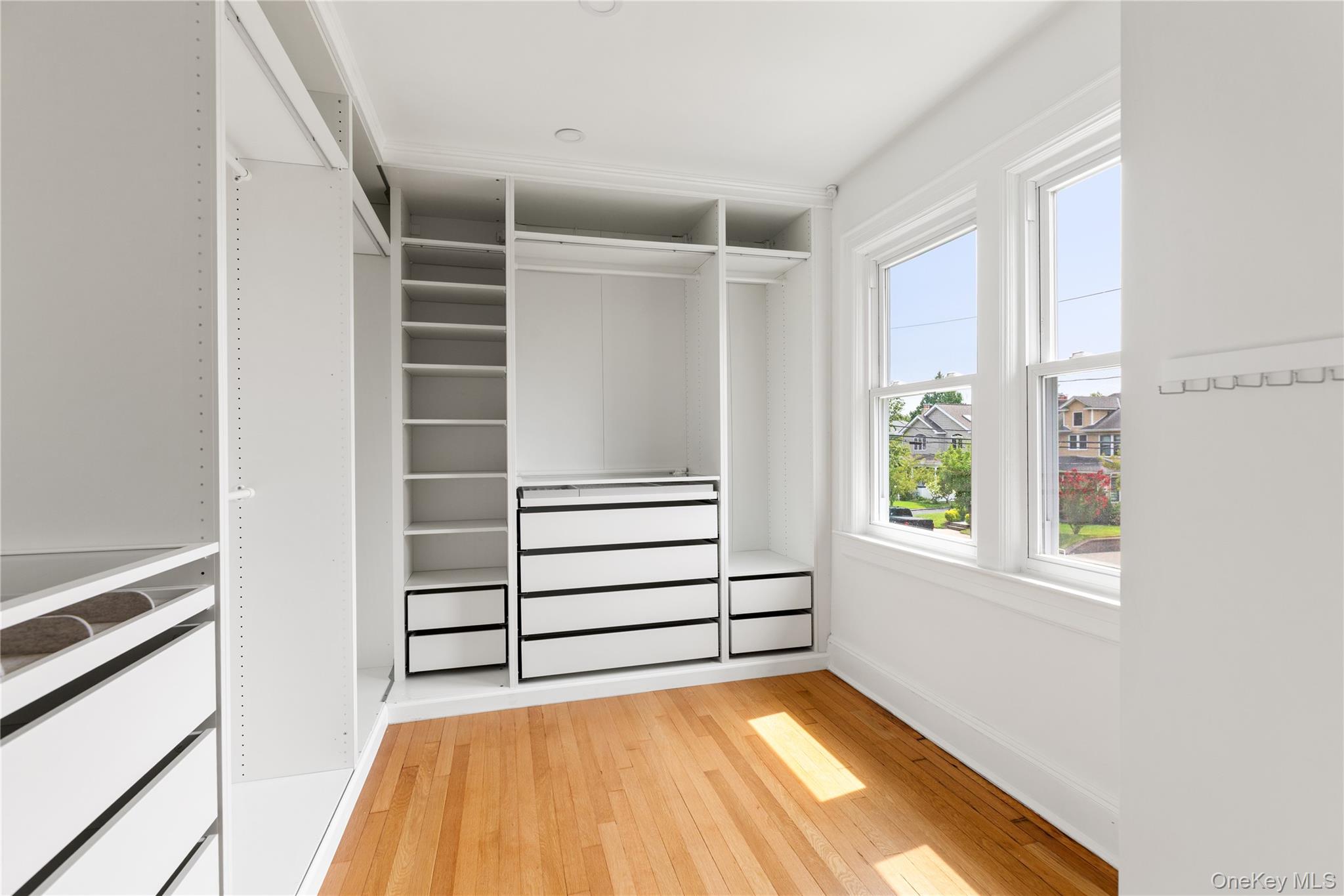 220 Pomander Road Mineola, NY 11501 - Photo 13 of 24 Gallery Image 13