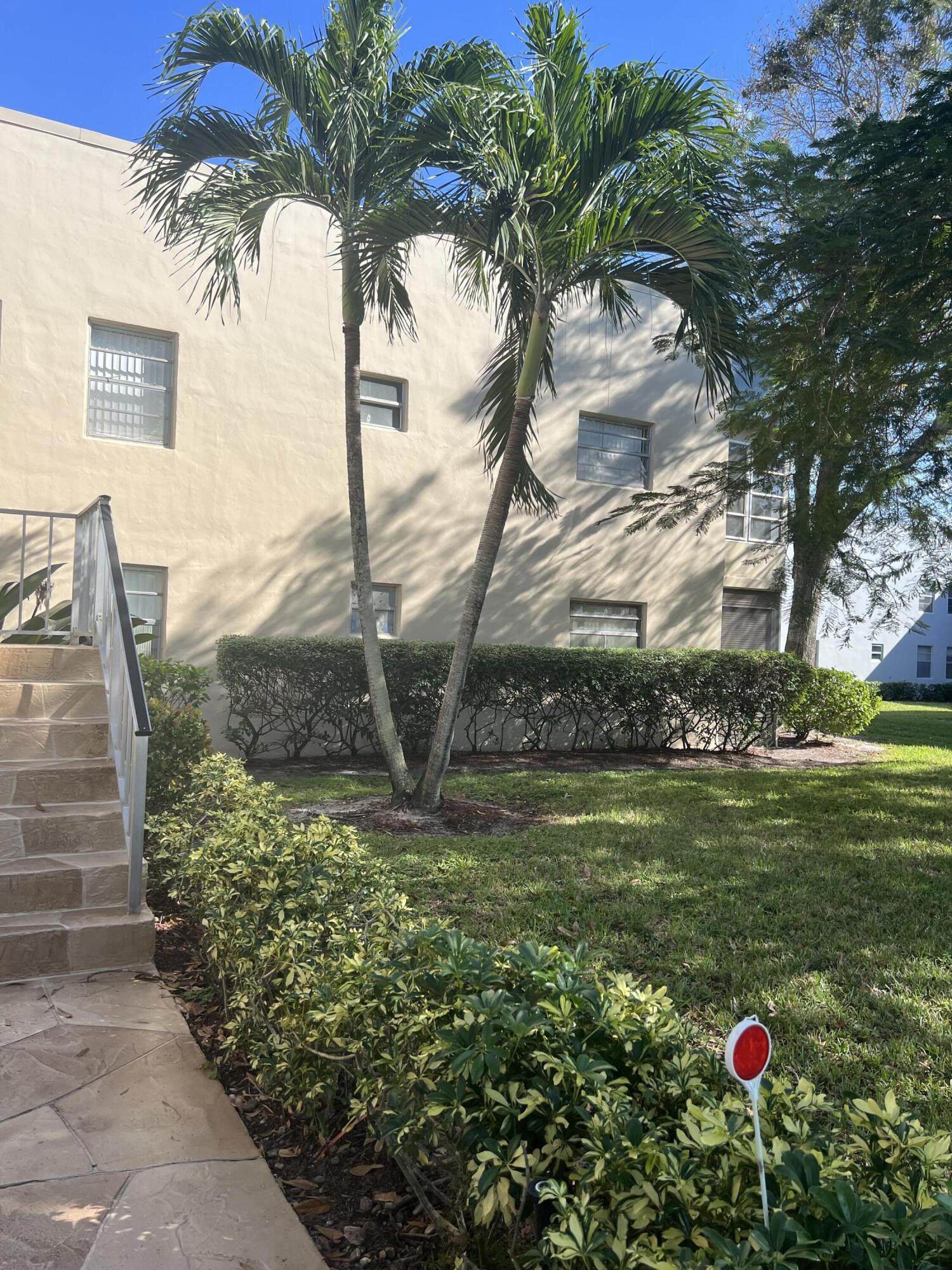 886 Flanders South Delray Beach, FL 33484 - Photo 30 of 41 a view of a big yard