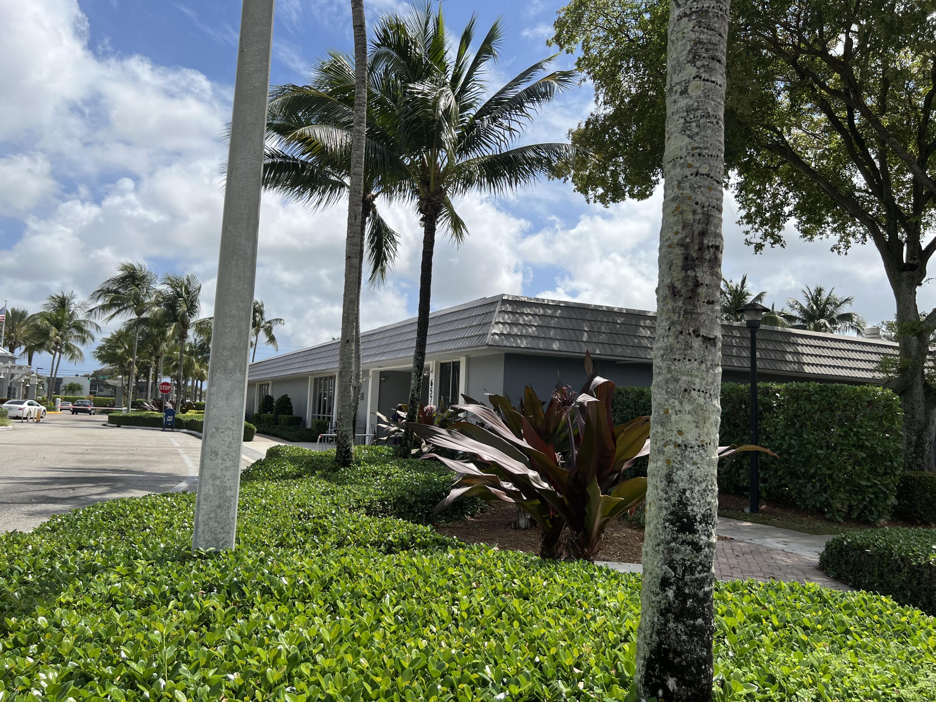 886 Flanders South Delray Beach, FL 33484 - Photo 33 of 41 a view of outdoor space and yard