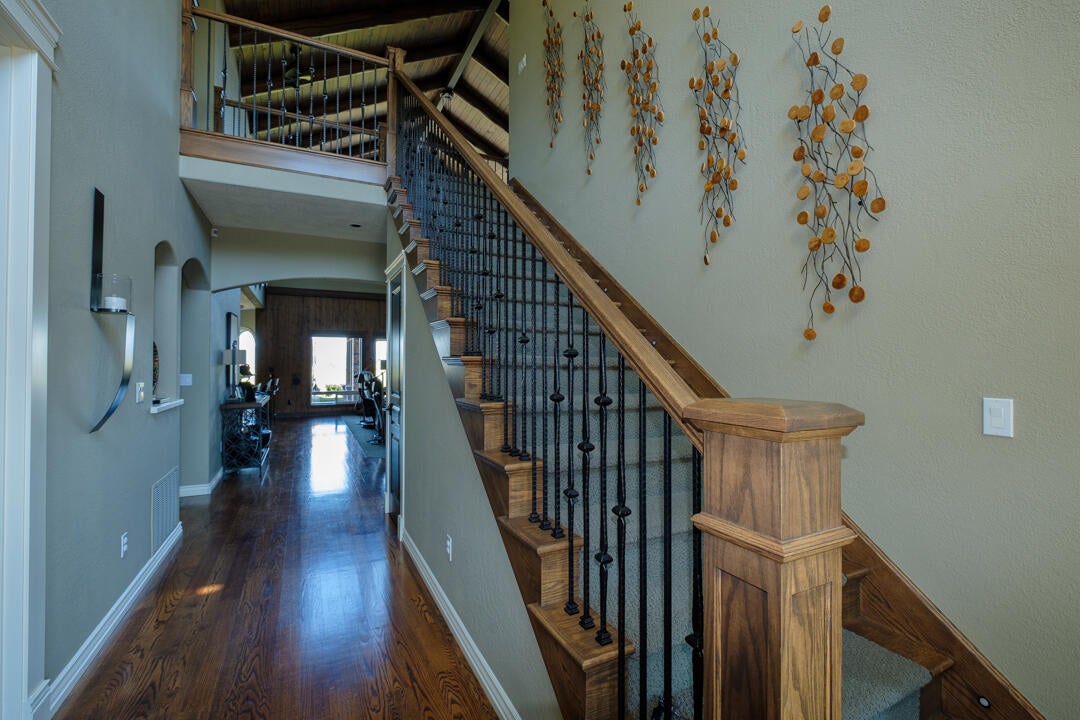 3124 Taylor Road Central Point, OR 97502 - Photo 3 of 47 Entryway Hall