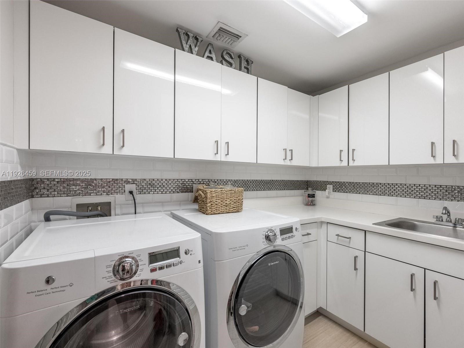 3415 North Ocean Drive, Unit 605 Hollywood, FL 33019 - Photo 24 of 31 a utility room with dryer and washer