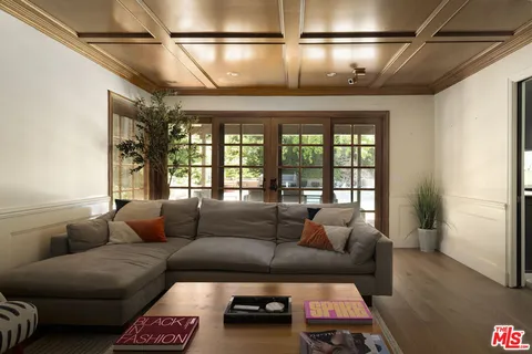 $2,100,000 | 4729 Hermano Drive, Tarzana, CA 91356