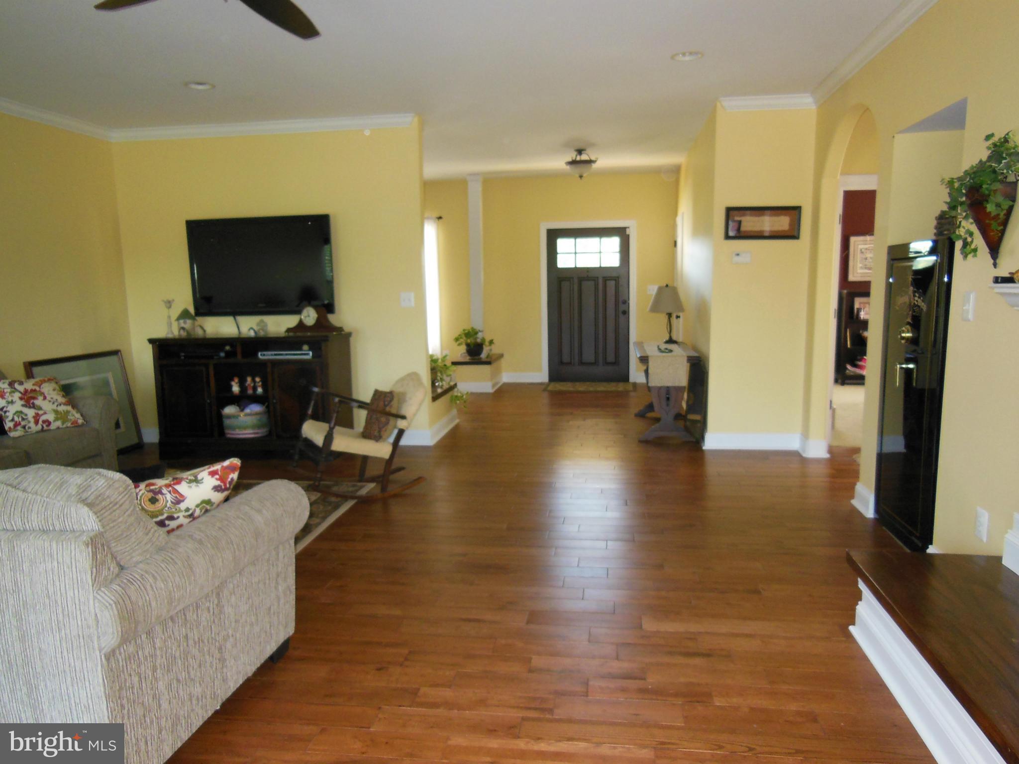 10366 Green Road Bealeton, VA 22712 - Photo 13 of 29 Family Room leads to Sunroom