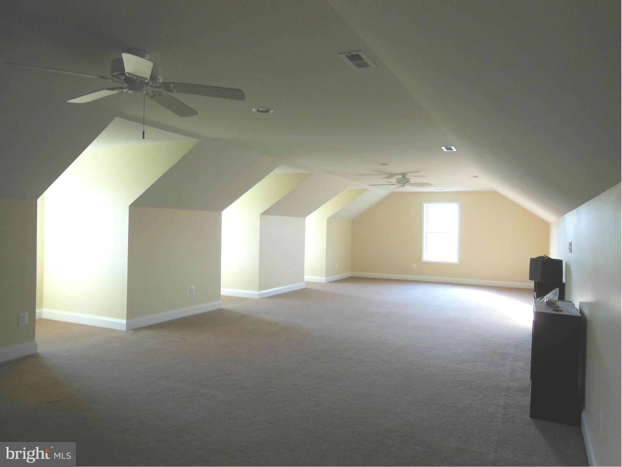 10366 Green Road Bealeton, VA 22712 - Photo 16 of 29 Spacious Upper level family room
