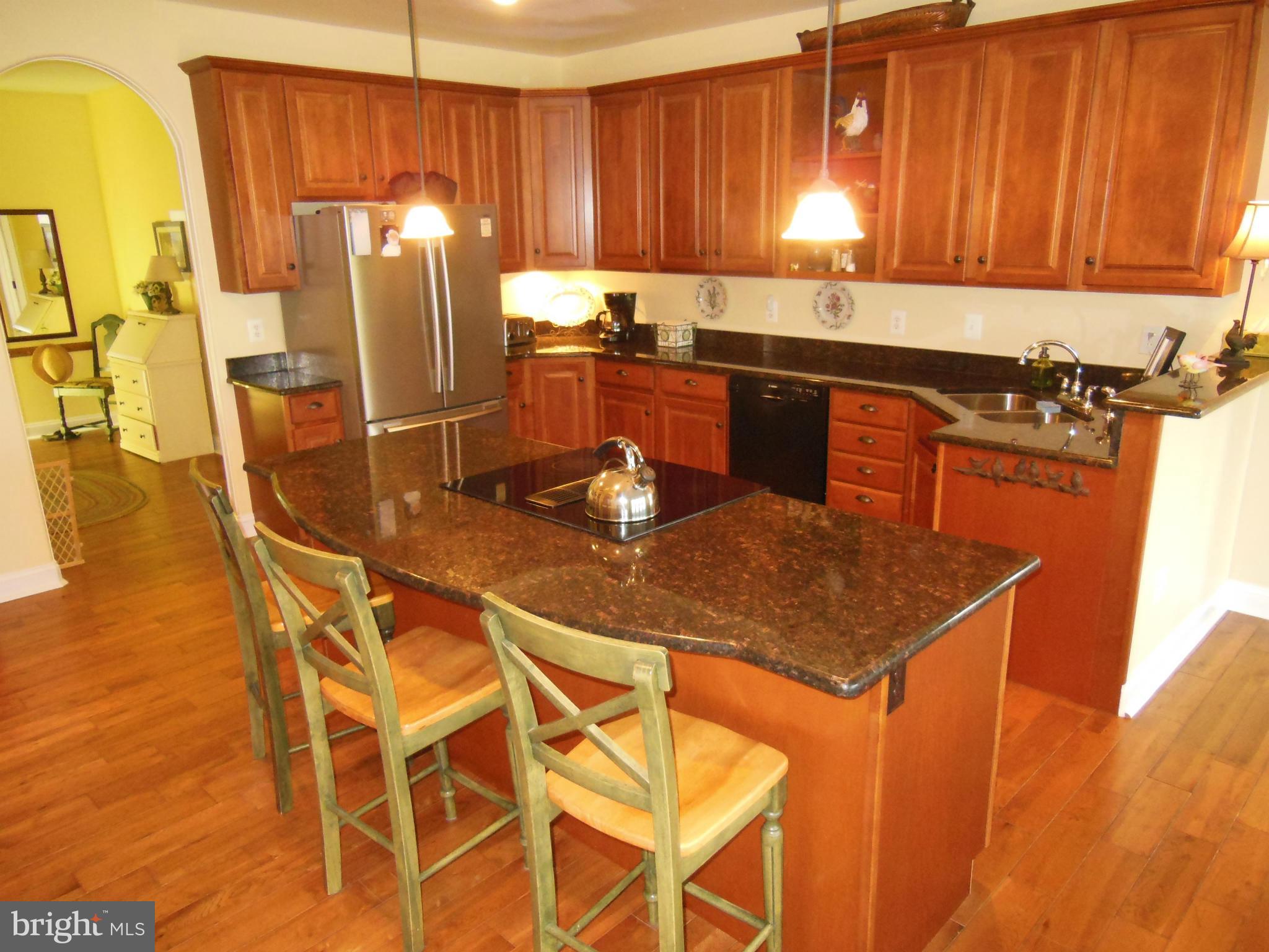 10366 Green Road Bealeton, VA 22712 - Photo 6 of 29 Kitchen Granite Counters and Hardwood floors