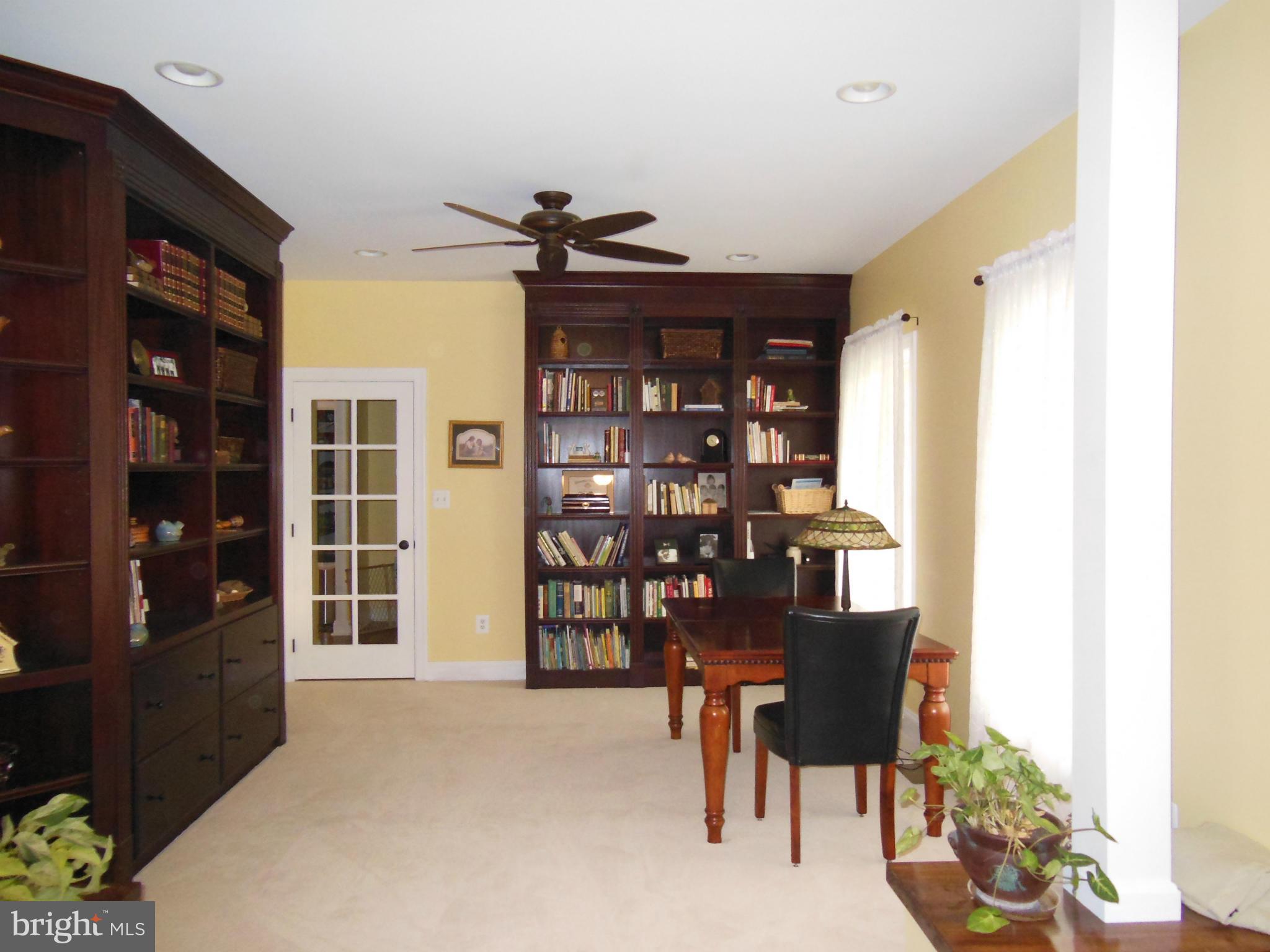 10366 Green Road Bealeton, VA 22712 - Photo 10 of 29 Dining Room/Library with Built-In