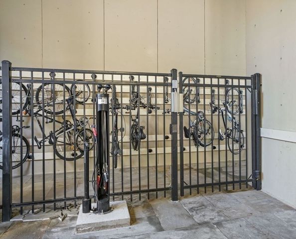 $726,000 | 85 East India Row, Unit 8H, Boston, MA 02110