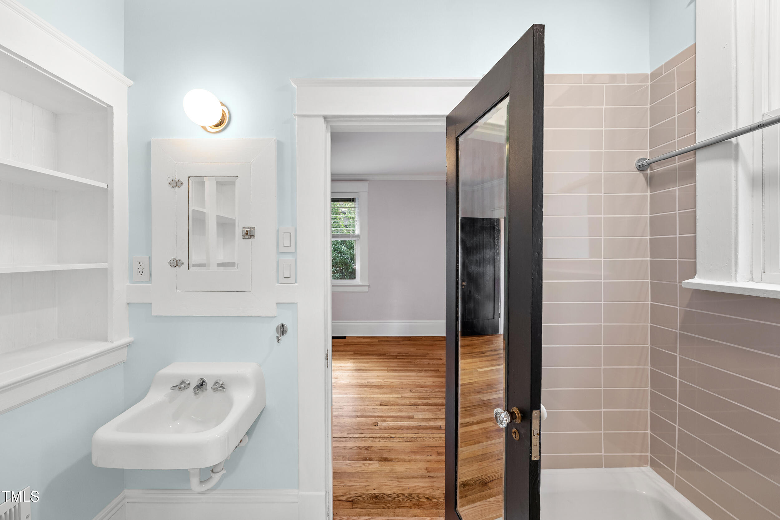 2705 Everett Avenue Raleigh, NC 27607 - Photo 29 of 43 25_2705 everett ave, interior-29