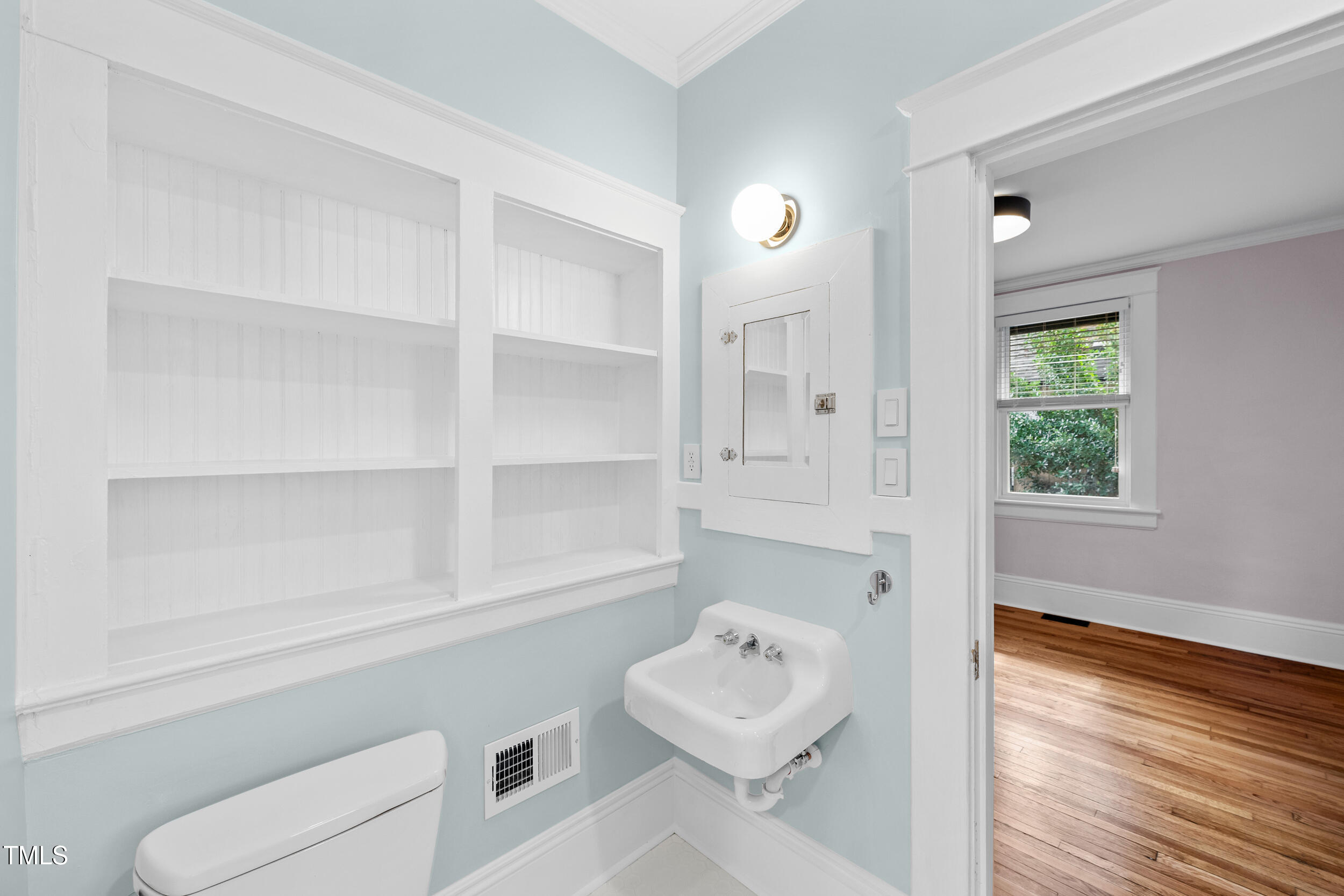 2705 Everett Avenue Raleigh, NC 27607 - Photo 30 of 43 26_2705 everett ave, interior-30