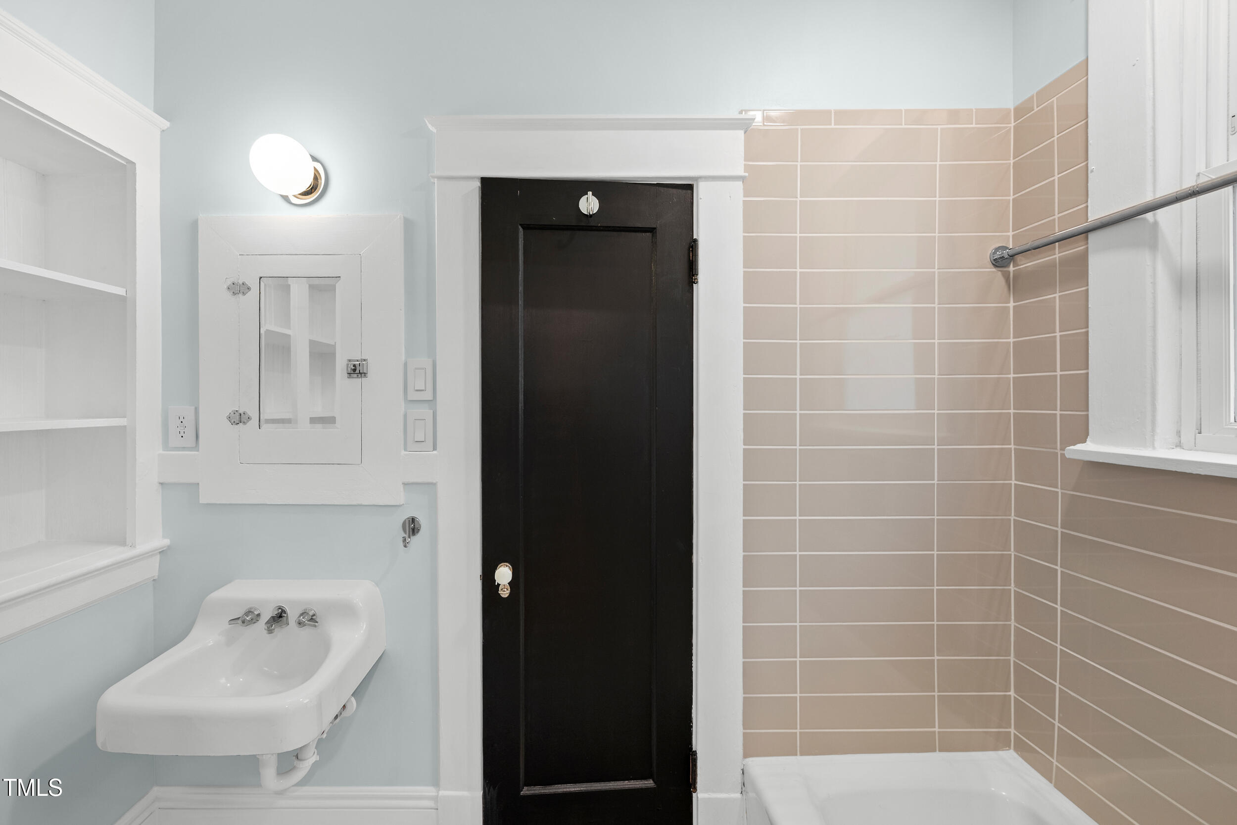 2705 Everett Avenue Raleigh, NC 27607 - Photo 32 of 43 28_2705 everett ave, interior-32