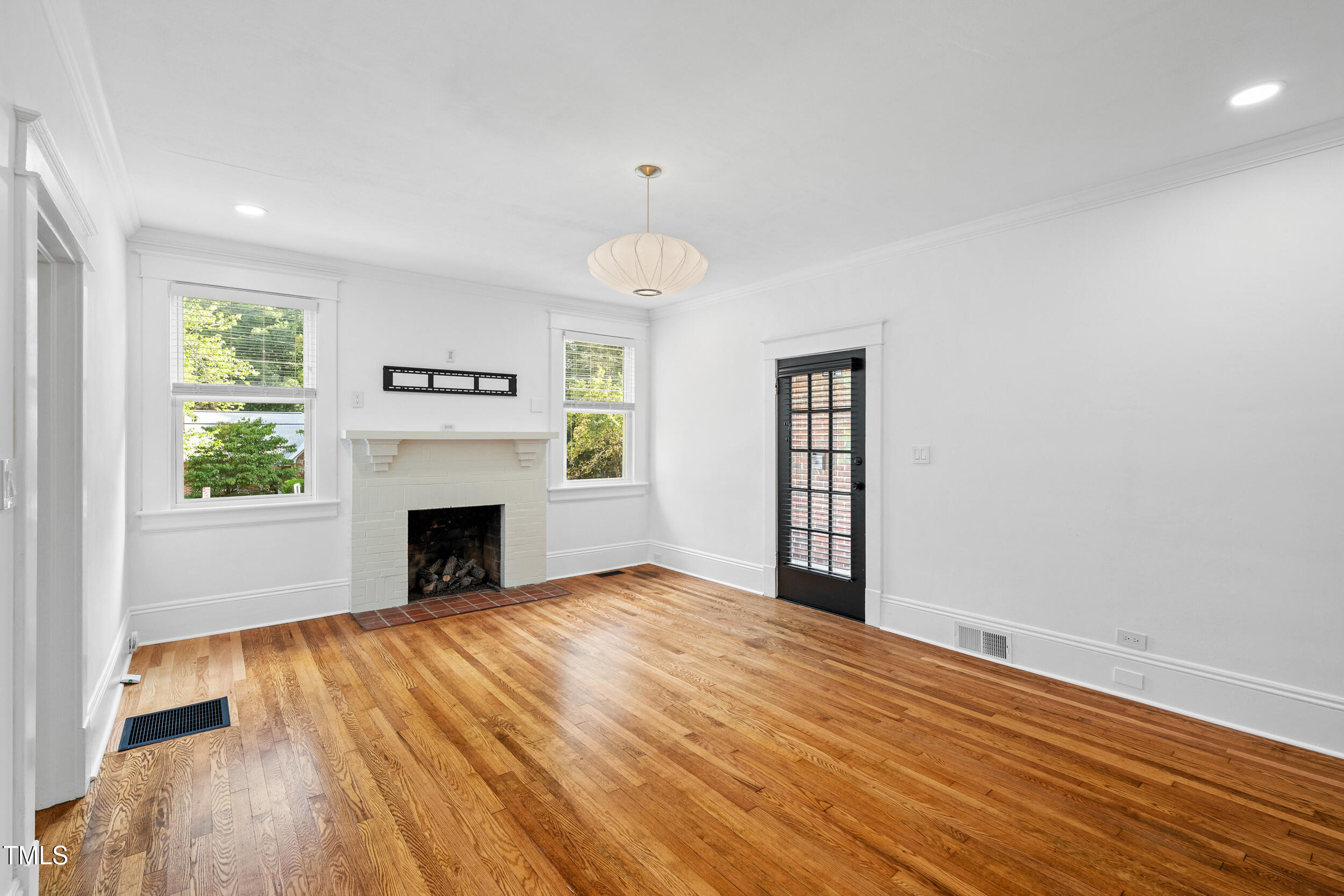 2705 Everett Avenue Raleigh, NC 27607 - Photo 8 of 43 6_2705 everett ave, interior-10
