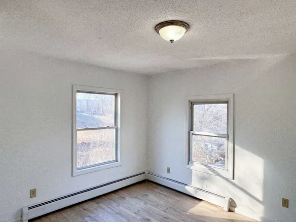 $1,250 | 60 Oak Avenue, Unit 3, Torrington, CT 06790