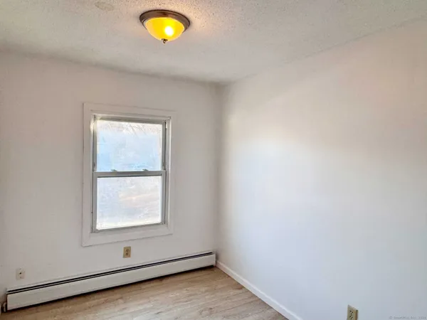 $1,250 | 60 Oak Avenue, Unit 3, Torrington, CT 06790