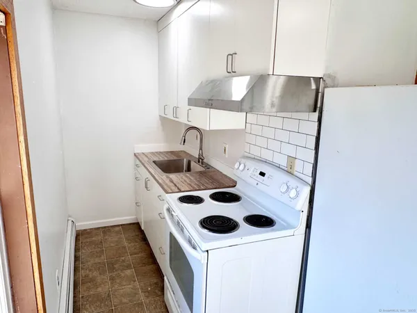 $1,250 | 60 Oak Avenue, Unit 3, Torrington, CT 06790