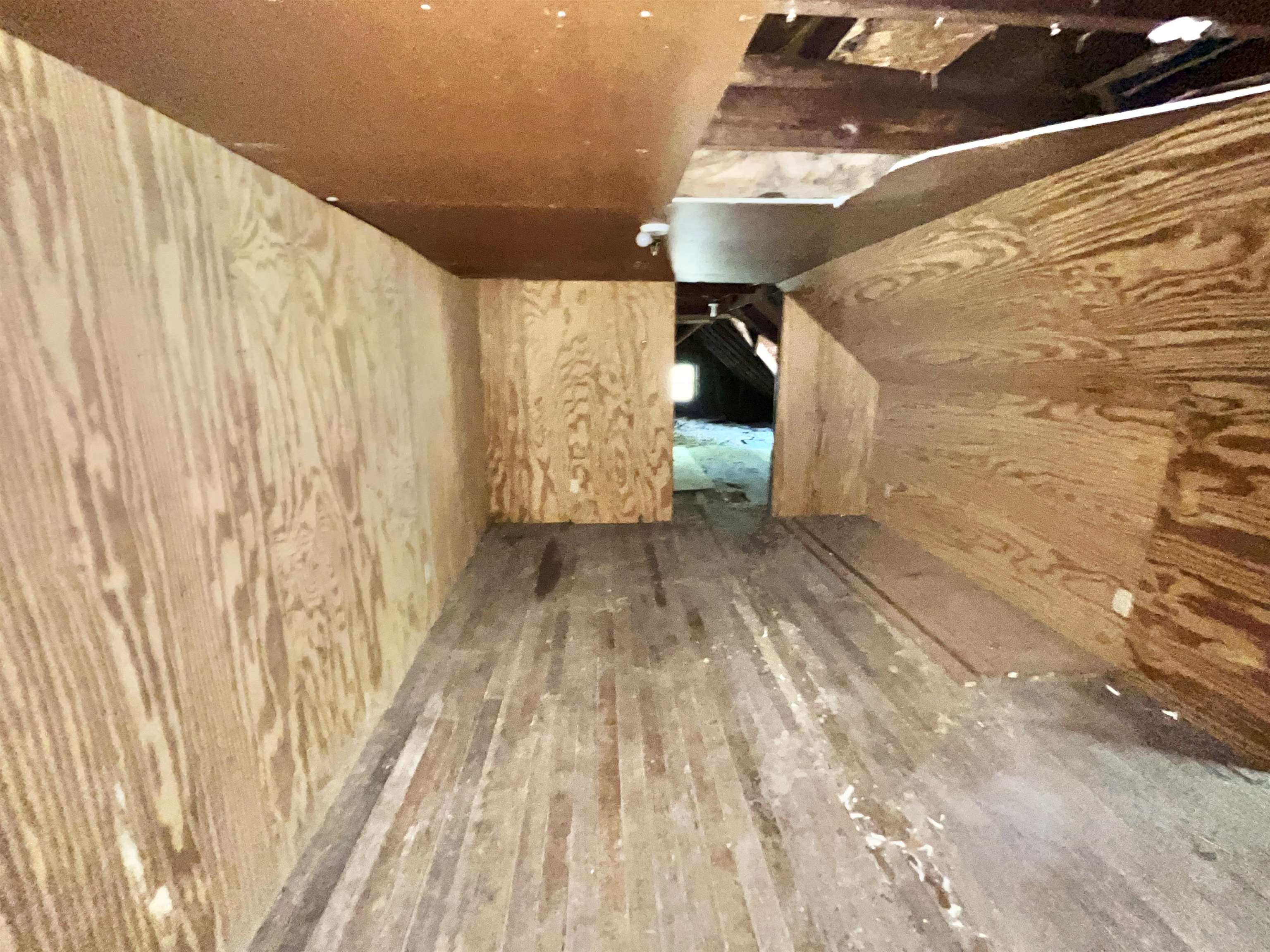 791 E Parkway South Memphis, TN 38104 - Photo 16 of 17 a view of entryway with wooden floor