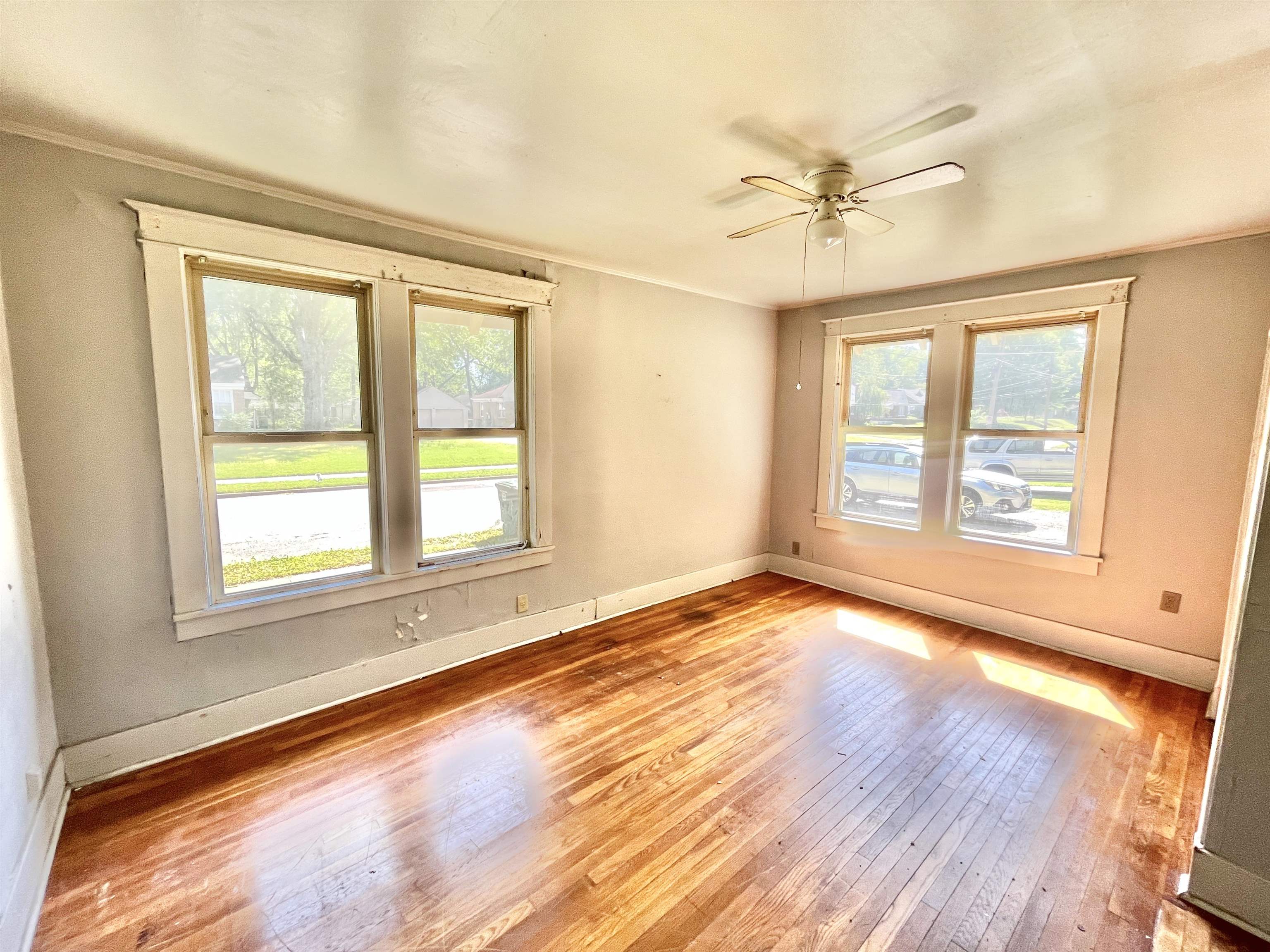 791 E Parkway South Memphis, TN 38104 - Photo 6 of 17 a view of an empty room with a window and wooden floor