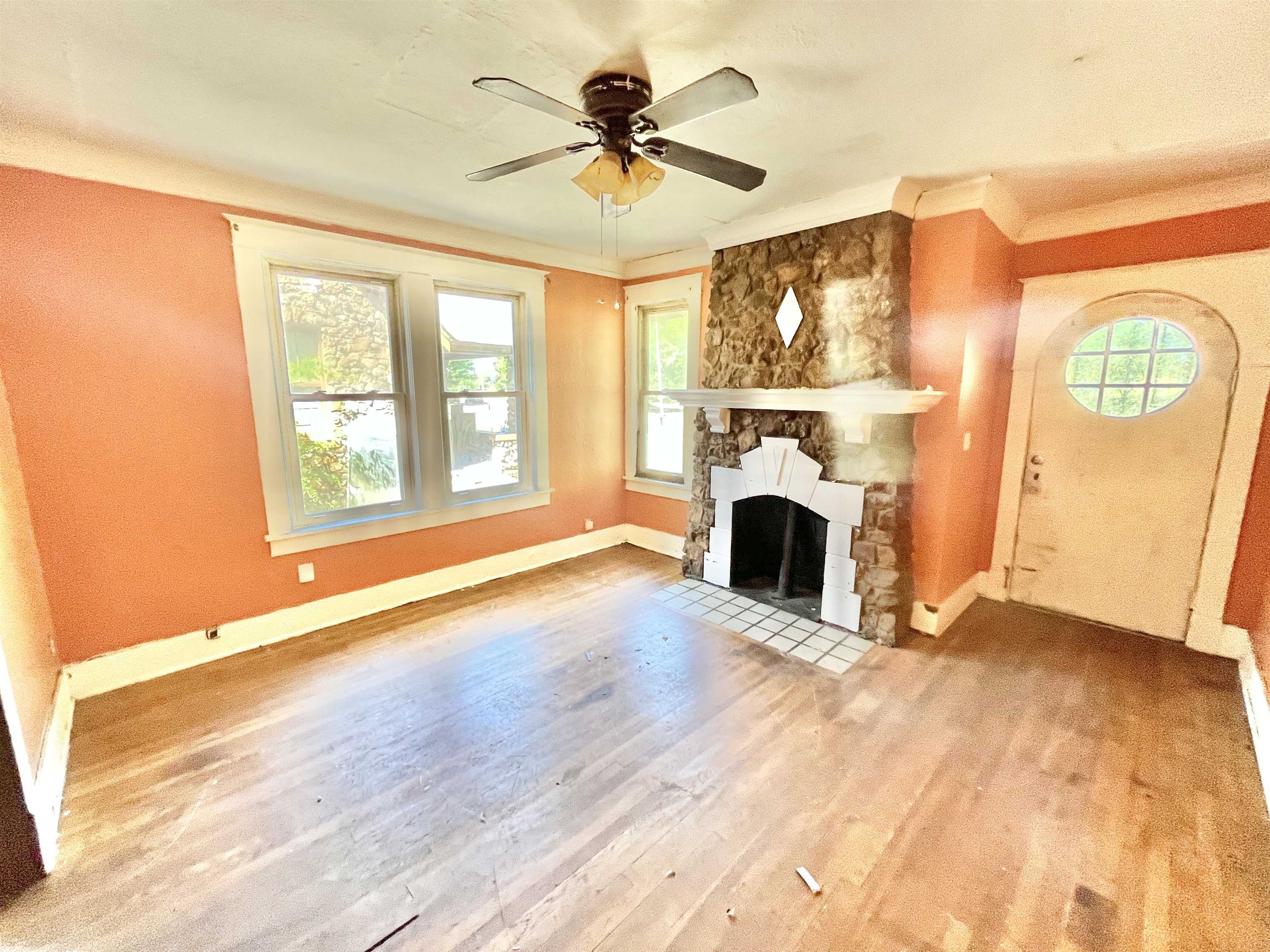 791 E Parkway South Memphis, TN 38104 - Photo 10 of 17 a view of an empty room with a fireplace and a chandelier