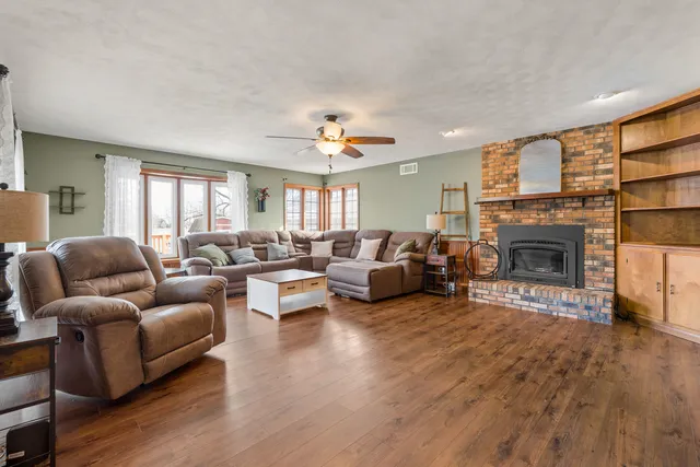 $357,500 | 10727 95th Street, Coal Valley, IL 61240