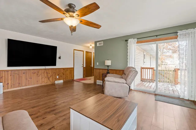 $357,500 | 10727 95th Street, Coal Valley, IL 61240