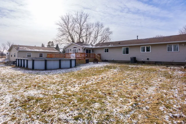 $357,500 | 10727 95th Street, Coal Valley, IL 61240