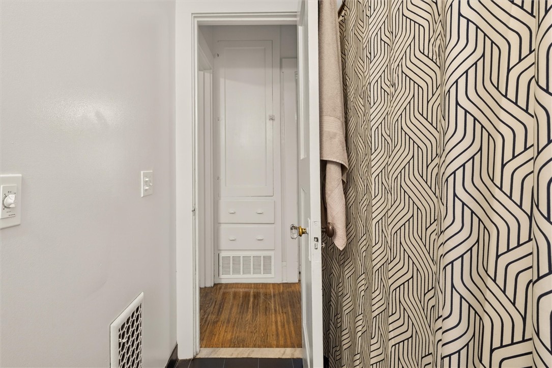 95 Culver Road Rochester, NY 14620 - Photo 41 of 50 1st Floor Bathroom